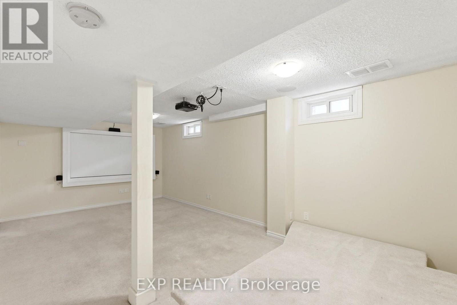 111 GERALD CRESCENT - 34