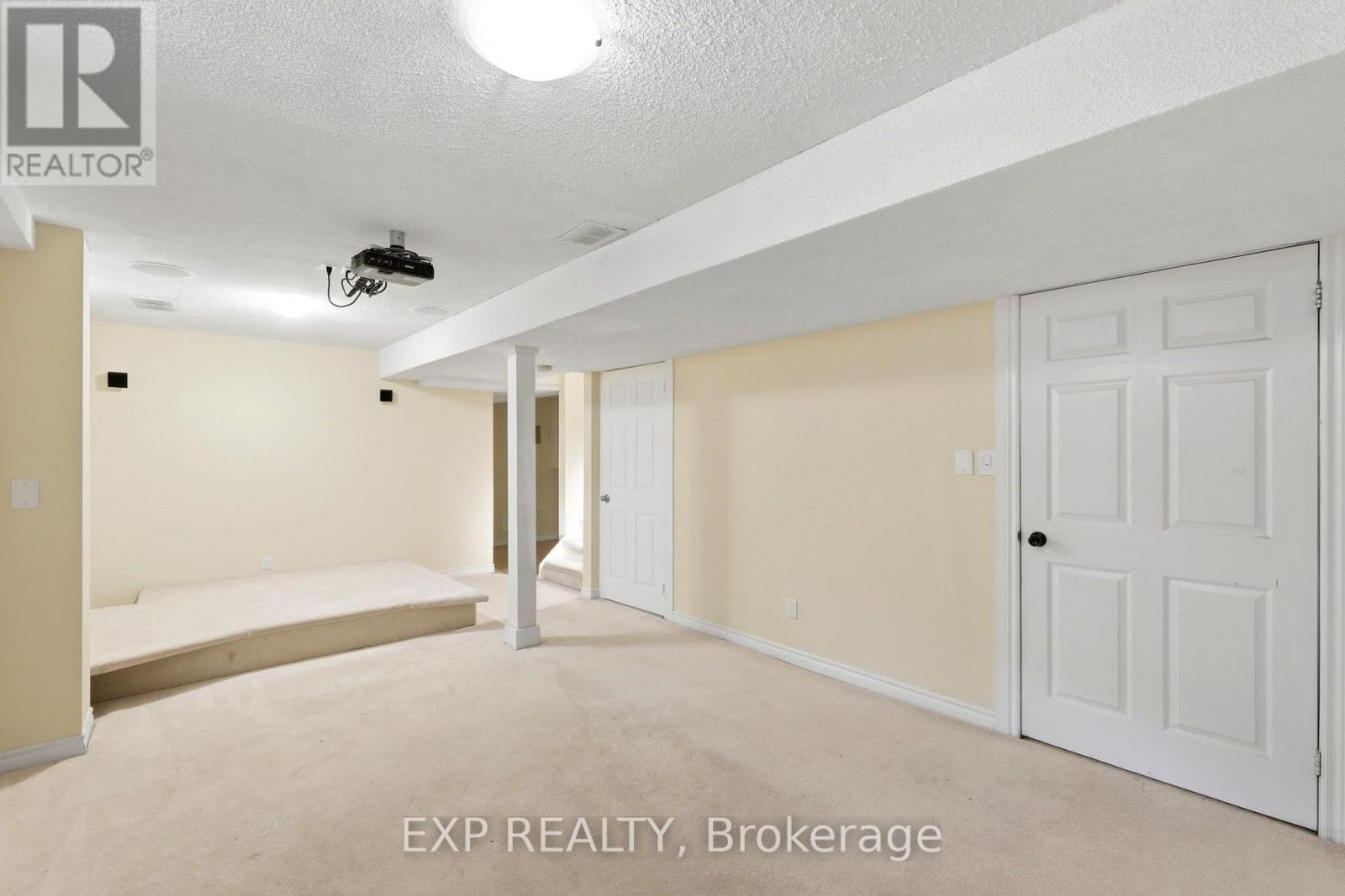 111 GERALD CRESCENT - 35