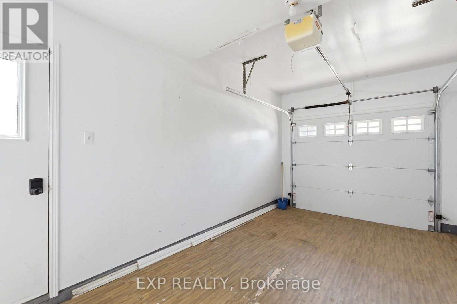 111 GERALD CRESCENT - 38