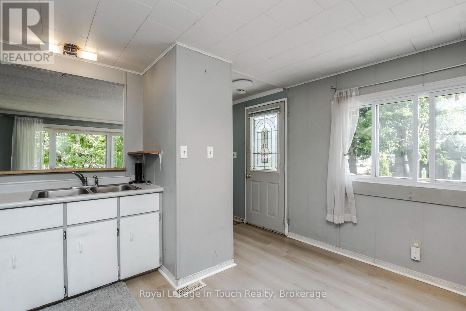 21 VICS ROAD - 5