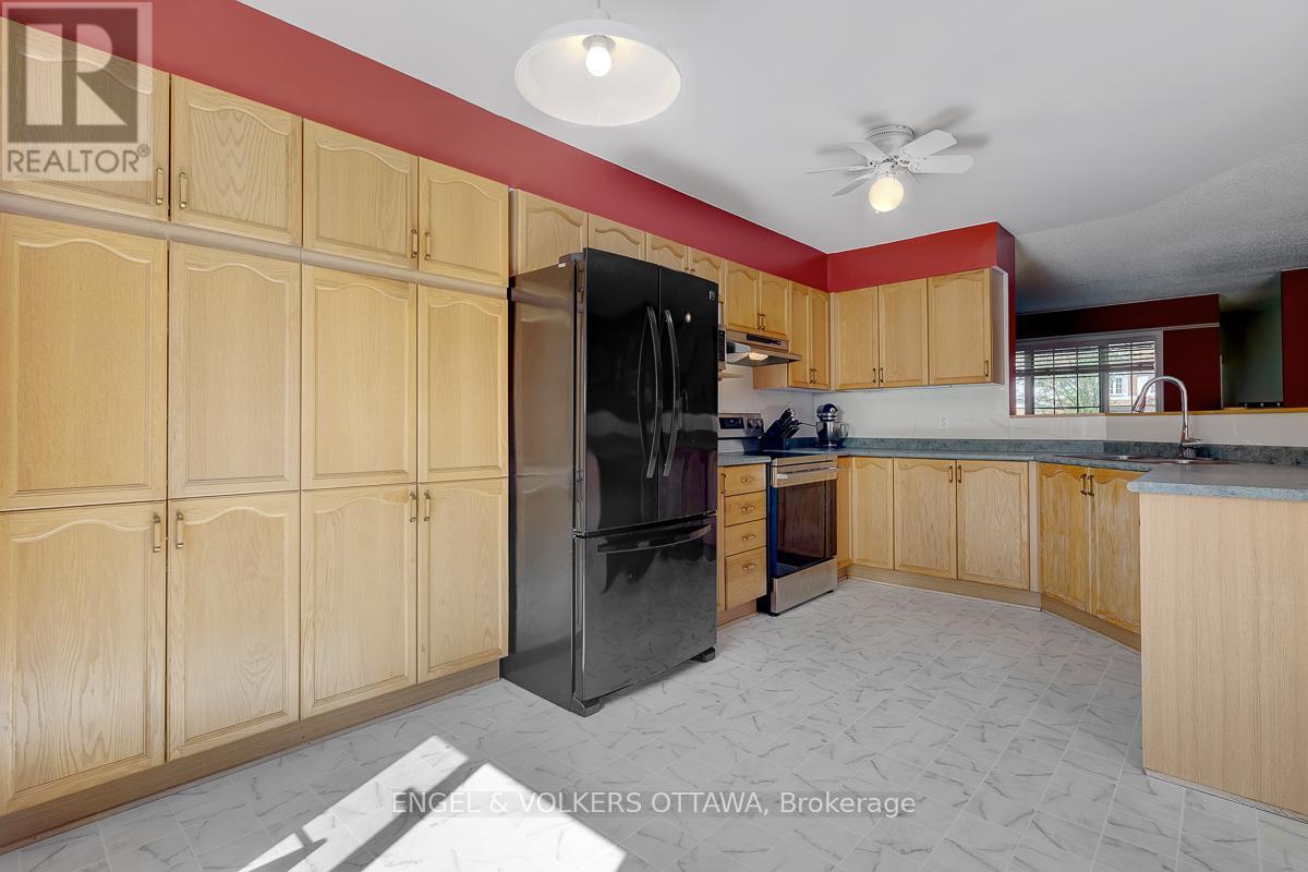 88 KINCARDINE DRIVE - 19