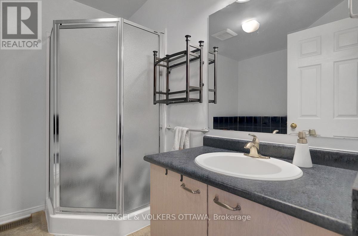 88 KINCARDINE DRIVE - 32