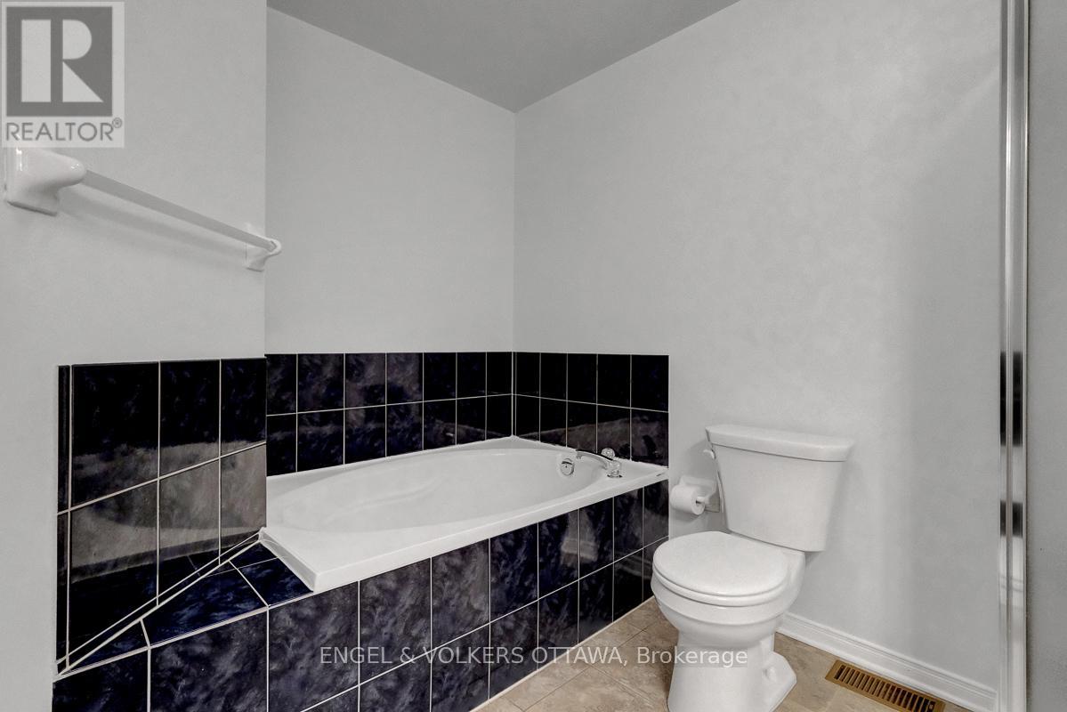 88 KINCARDINE DRIVE - 33