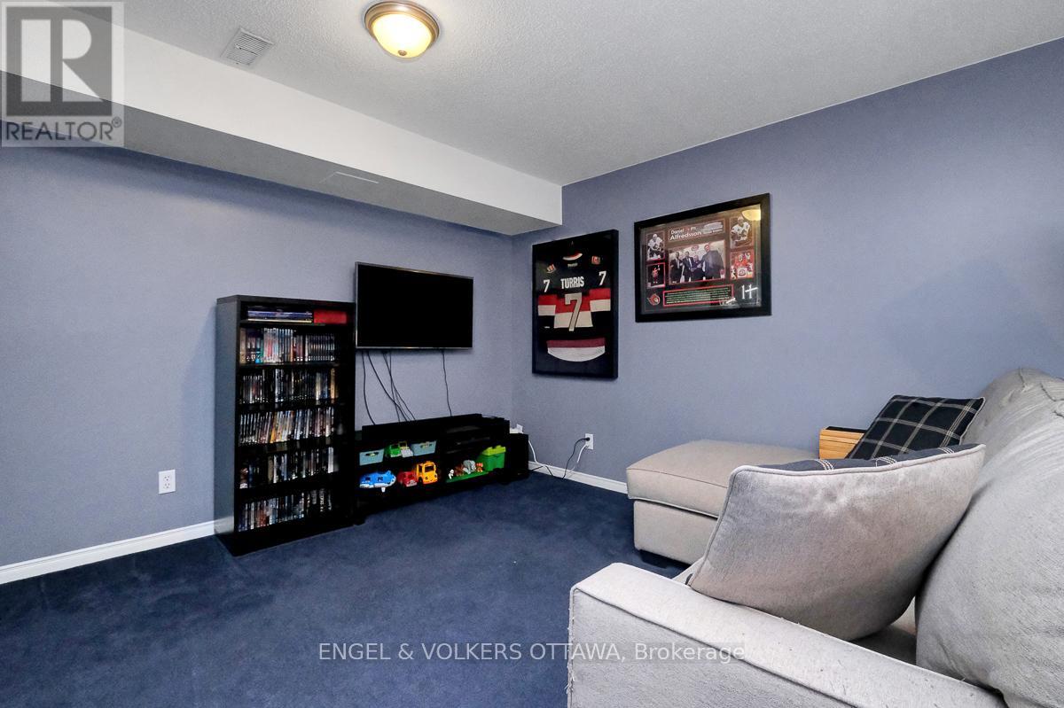 88 KINCARDINE DRIVE - 36