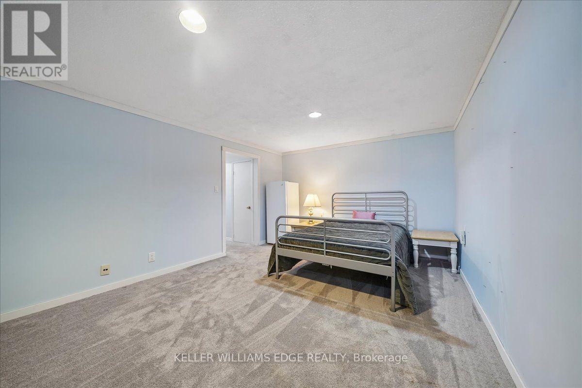 2320 MIDDLESMOOR CRESCENT - 28