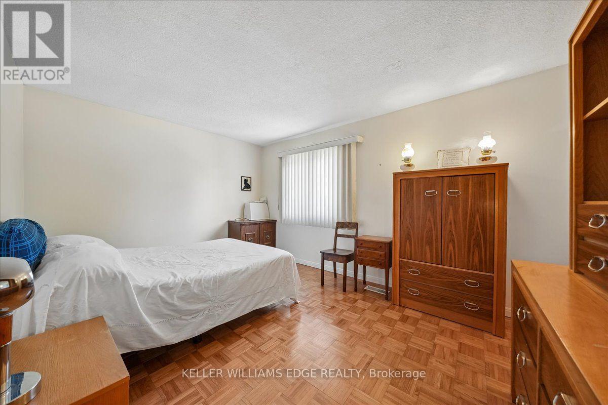 2320 MIDDLESMOOR CRESCENT - 34