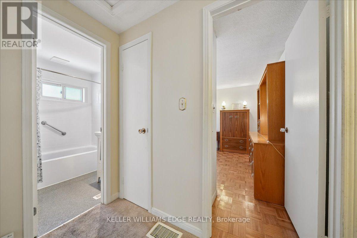 2320 MIDDLESMOOR CRESCENT - 42
