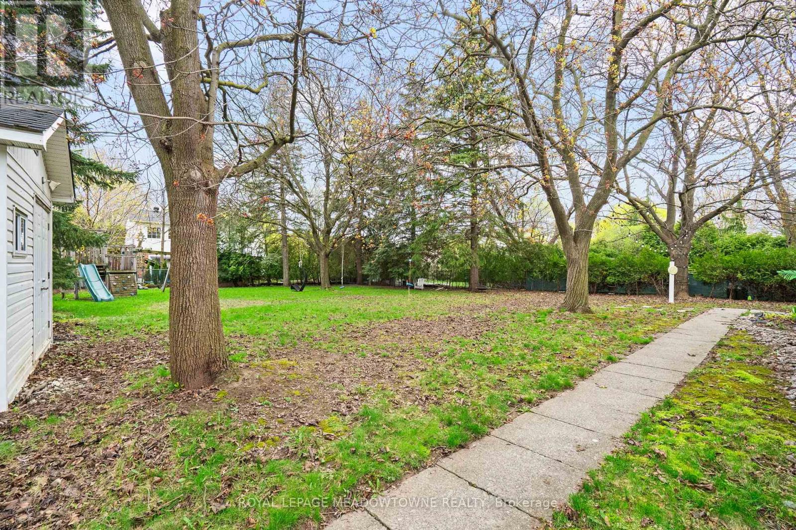 415 HIGHSIDE DRIVE - 40
