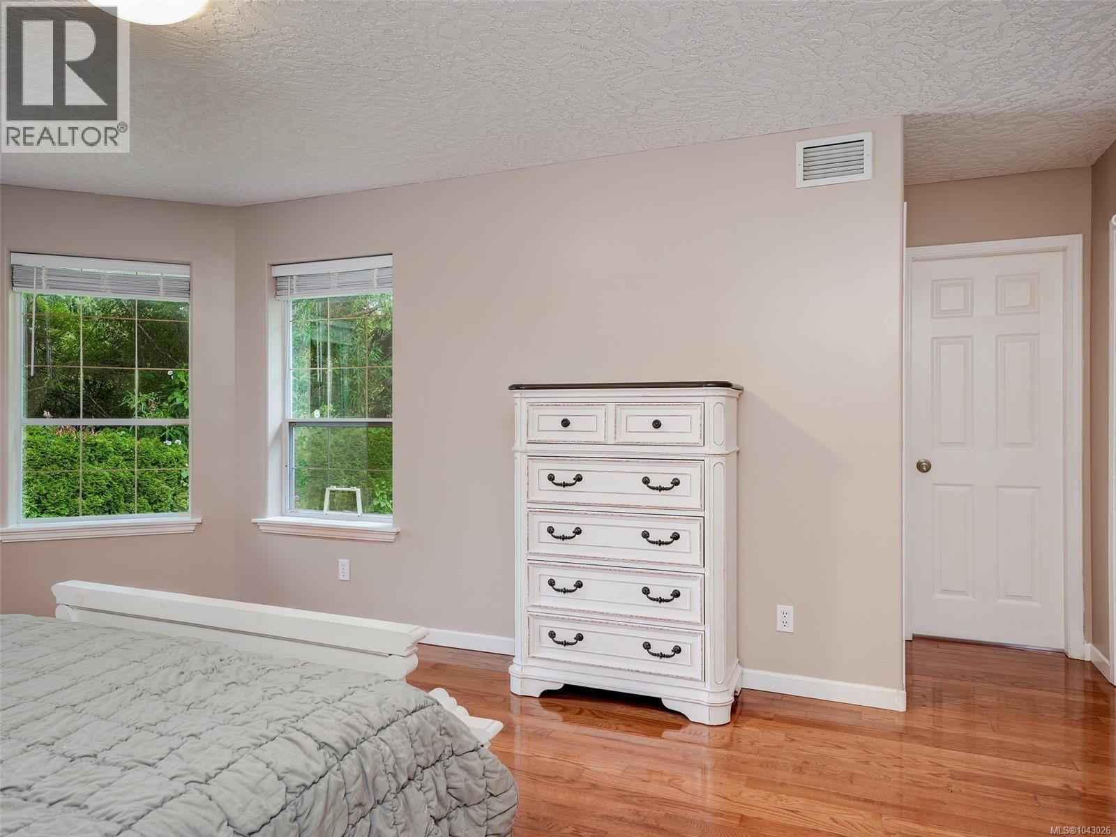 1395 Epsom Close - 13