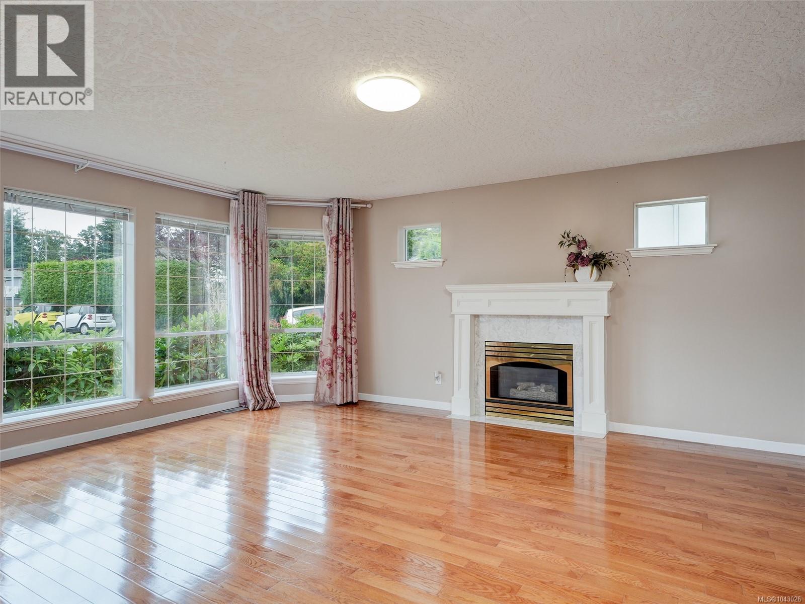 1395 Epsom Close - 2