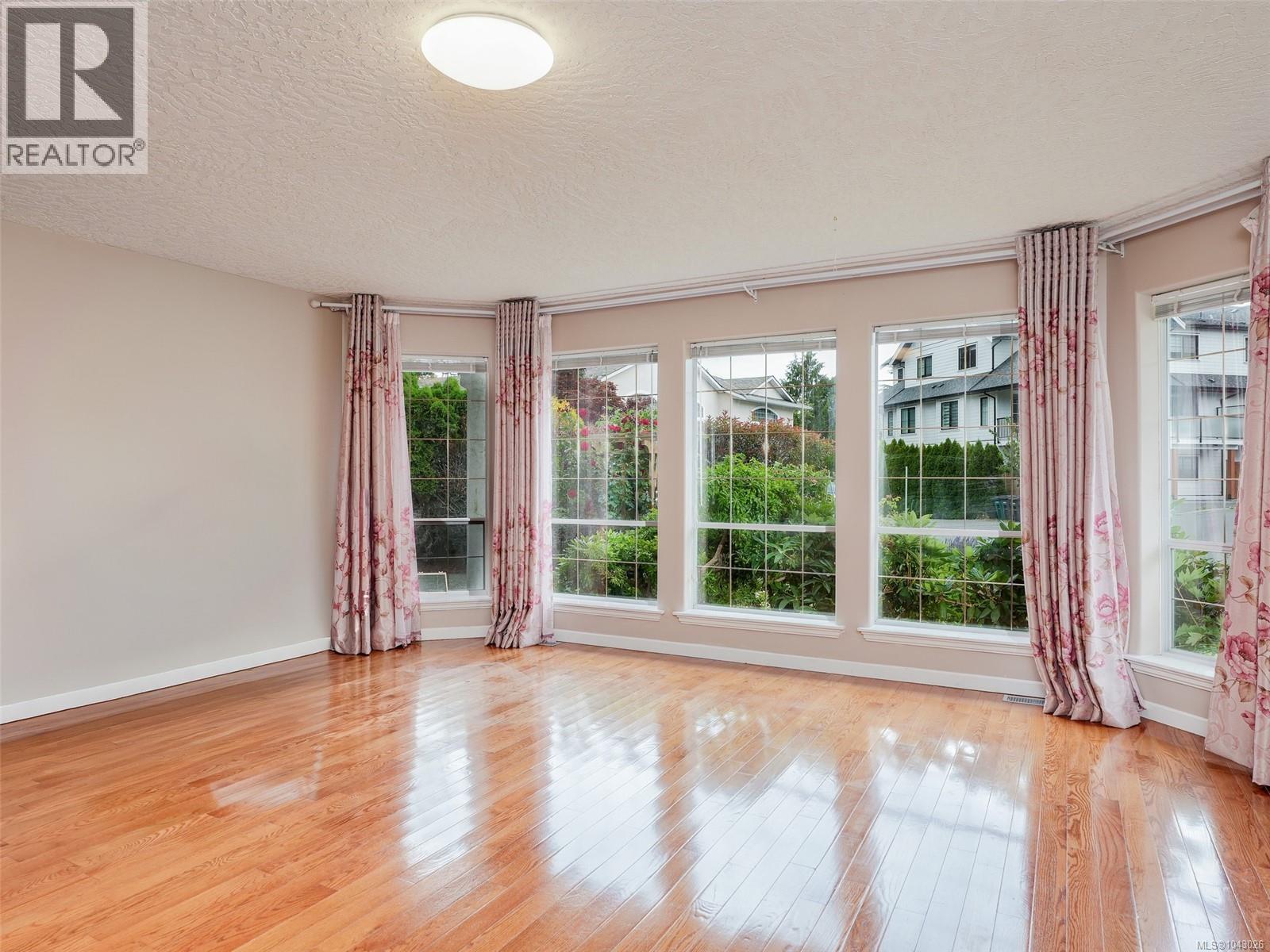 1395 Epsom Close - 3