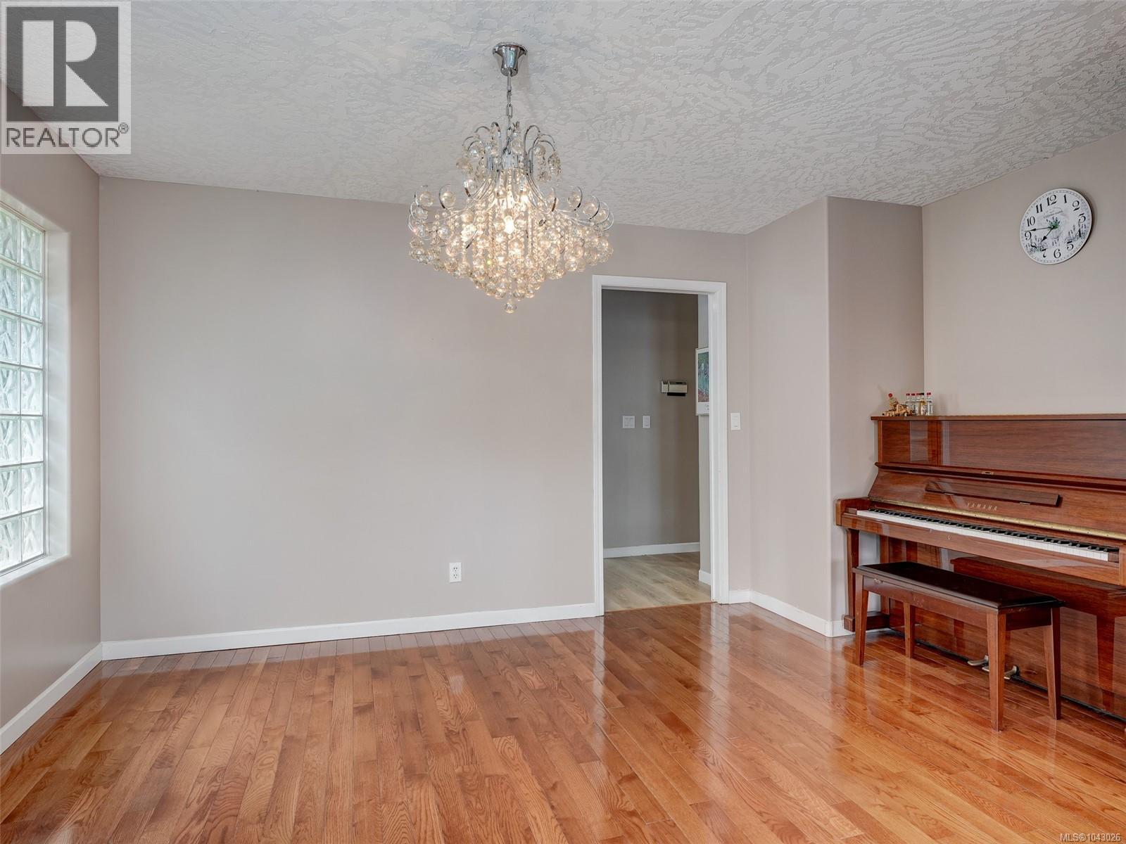 1395 Epsom Close - 5
