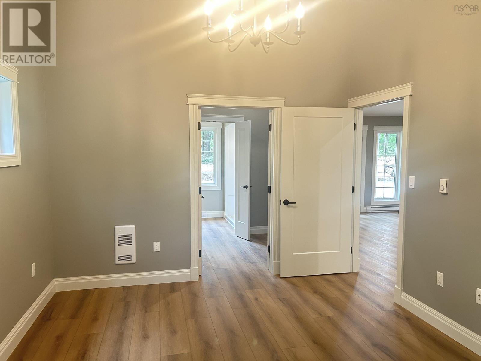 28 Main Street - 14