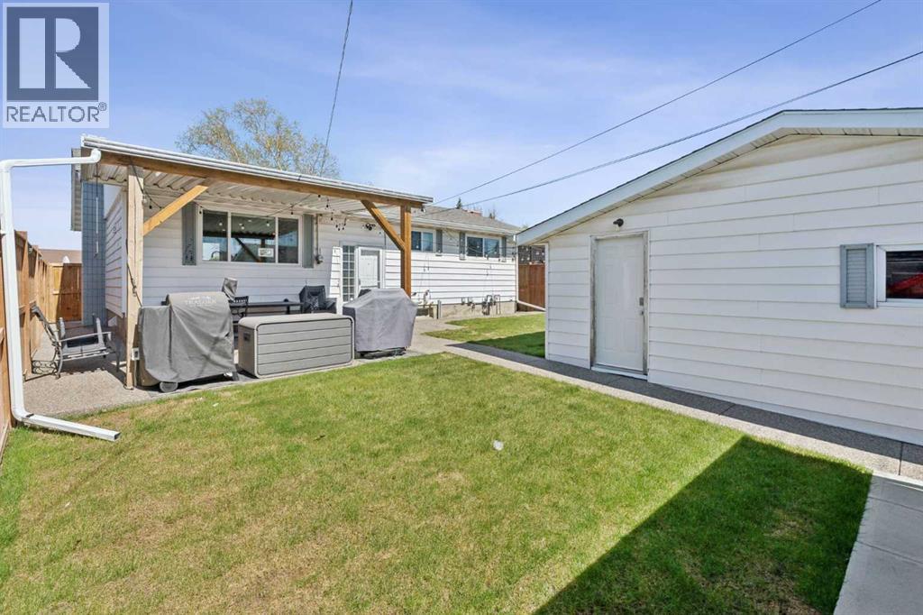 2219 Munro Drive NE - 25