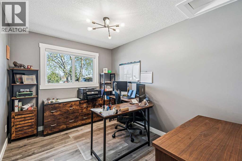 2219 Munro Drive NE - 12