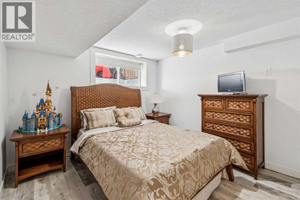2219 Munro Drive NE - 19