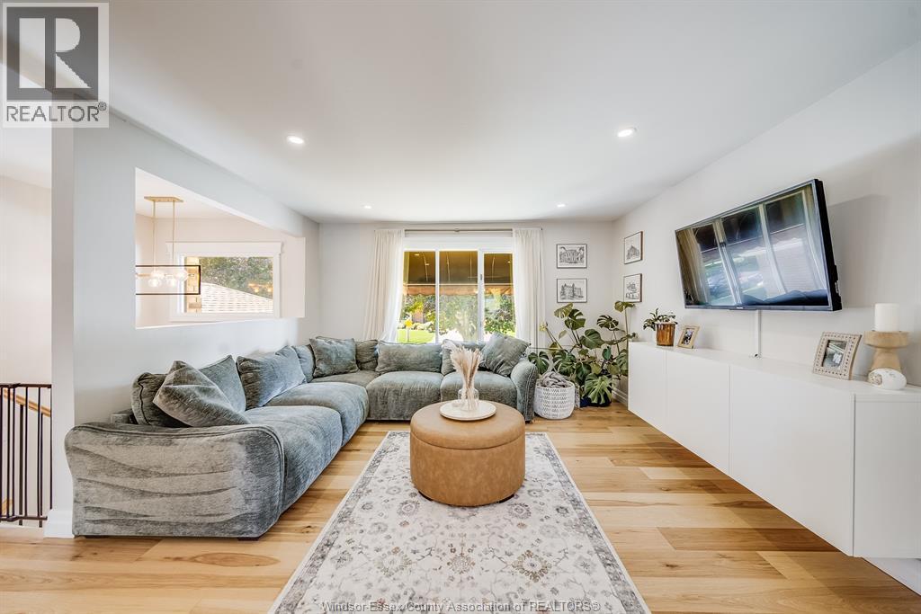 384 AMBERLY CRESCENT - 10