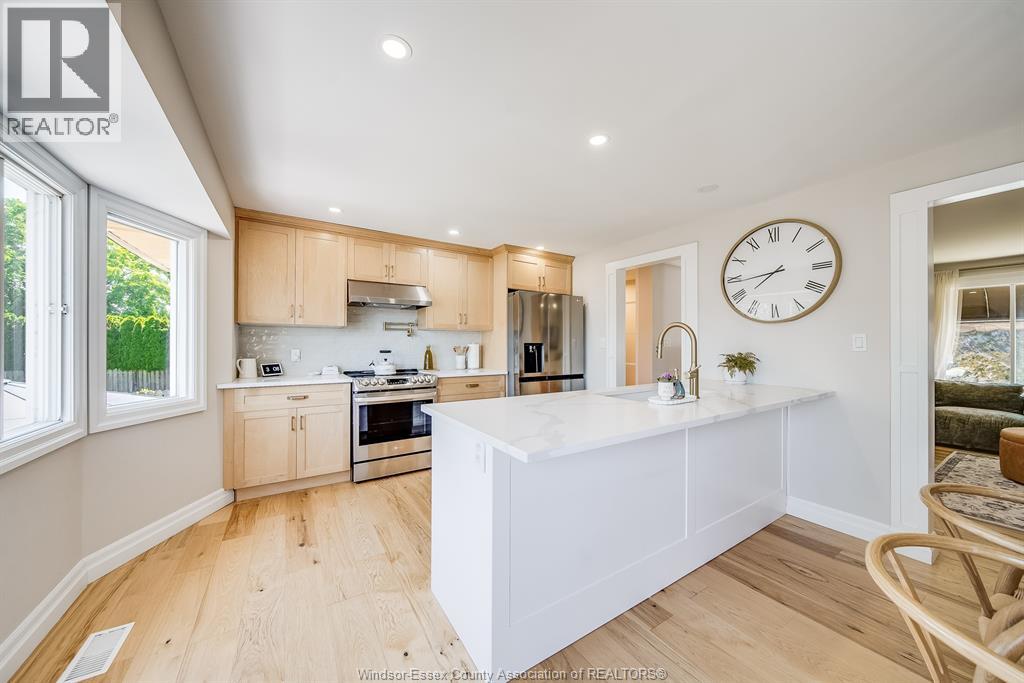 384 AMBERLY CRESCENT - 15