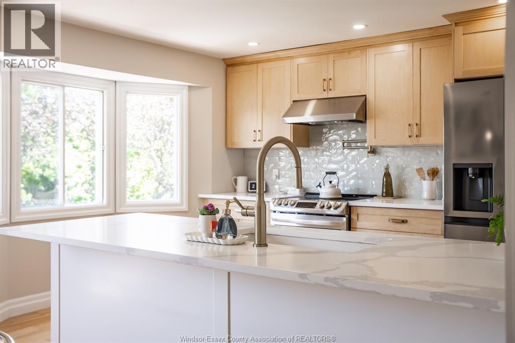 384 AMBERLY CRESCENT - 16
