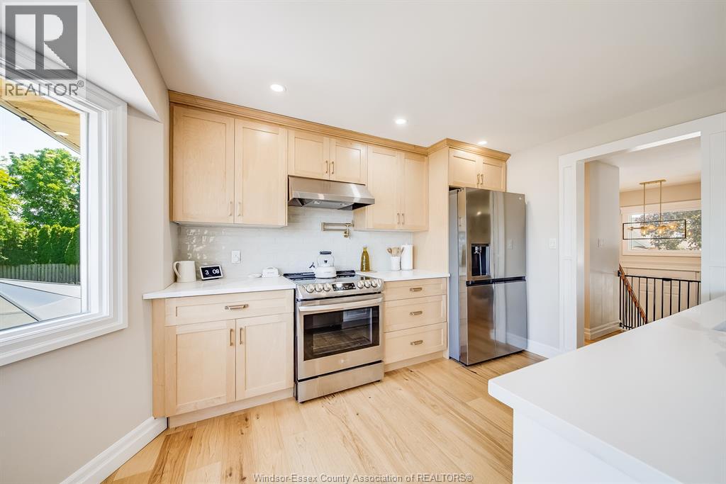 384 AMBERLY CRESCENT - 17