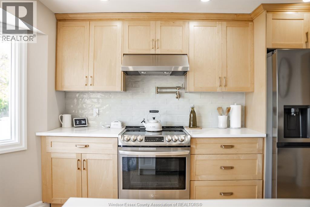384 AMBERLY CRESCENT - 18