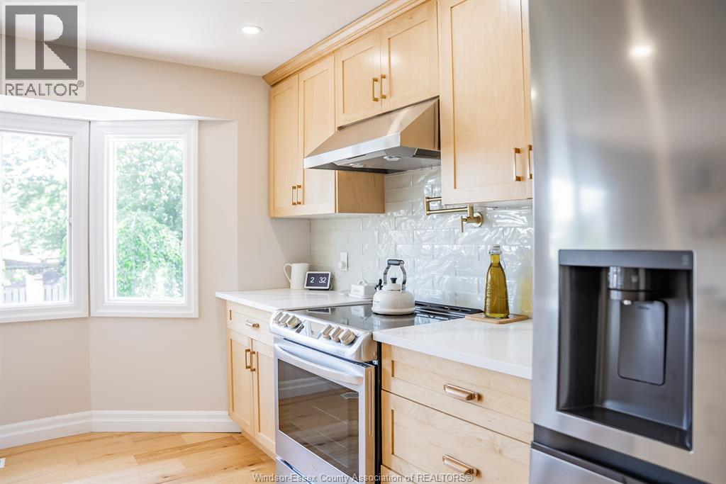 384 AMBERLY CRESCENT - 19