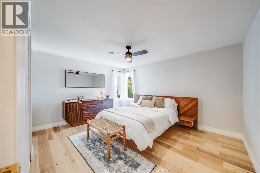 384 AMBERLY CRESCENT - 23