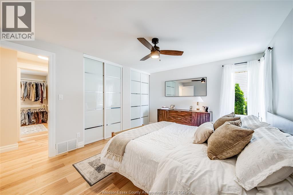 384 AMBERLY CRESCENT - 24