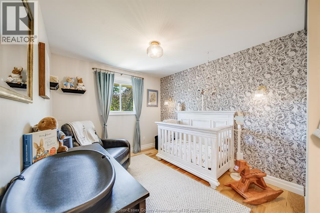 384 AMBERLY CRESCENT - 26