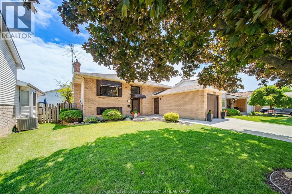 384 AMBERLY CRESCENT - 3