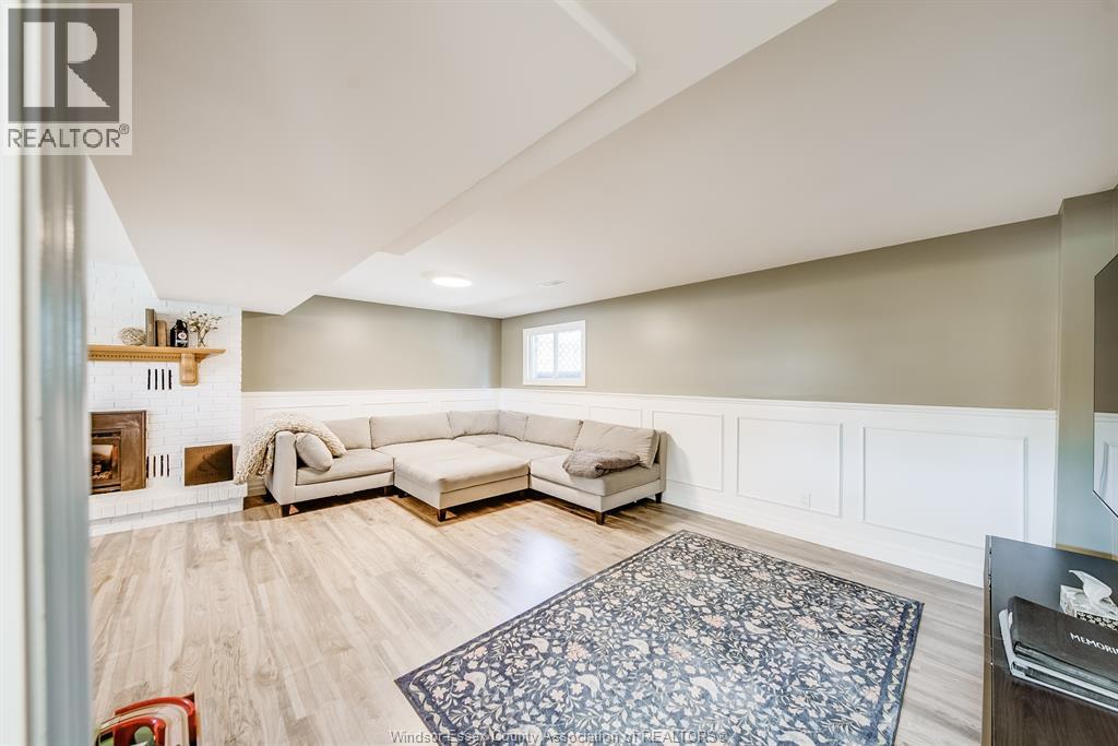 384 AMBERLY CRESCENT - 30