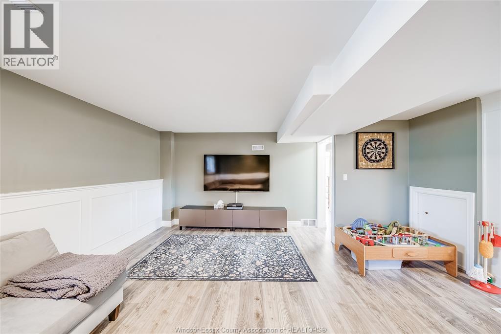 384 AMBERLY CRESCENT - 31
