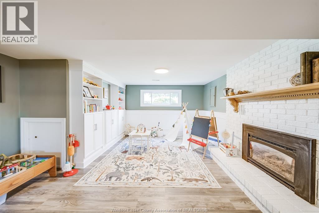 384 AMBERLY CRESCENT - 33