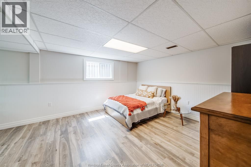 384 AMBERLY CRESCENT - 39