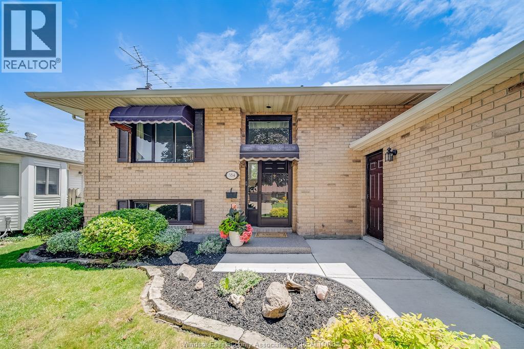384 AMBERLY CRESCENT - 4