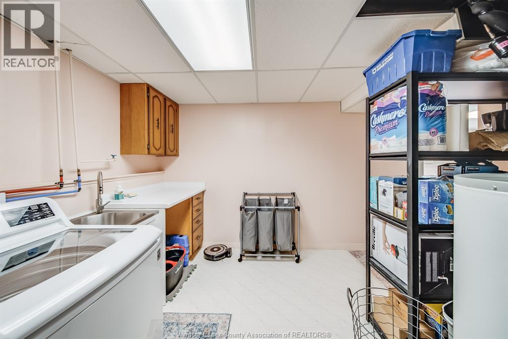 384 AMBERLY CRESCENT - 42