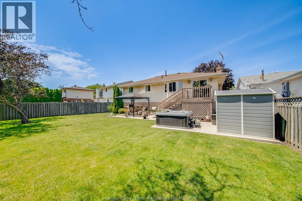 384 AMBERLY CRESCENT - 47