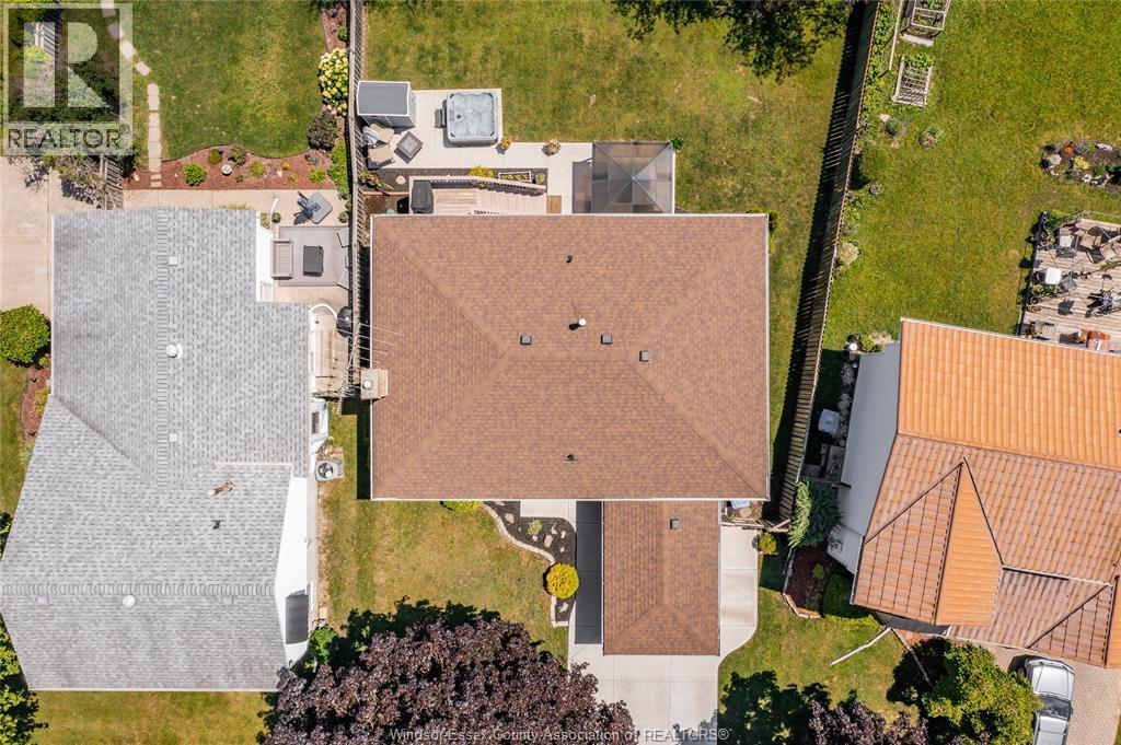384 AMBERLY CRESCENT - 49