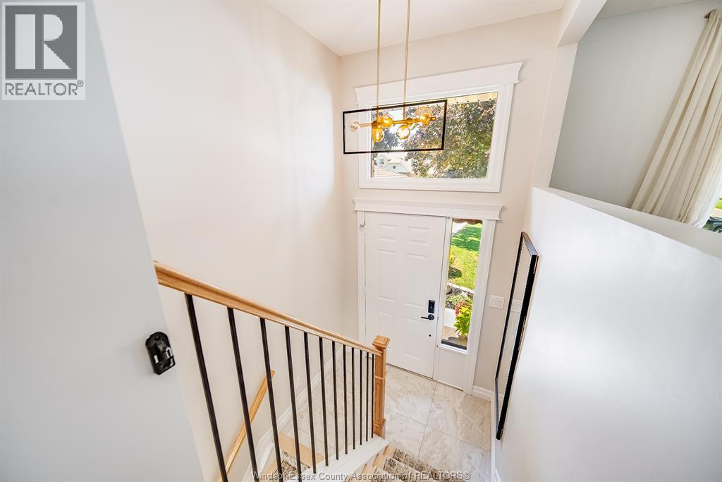 384 AMBERLY CRESCENT - 7