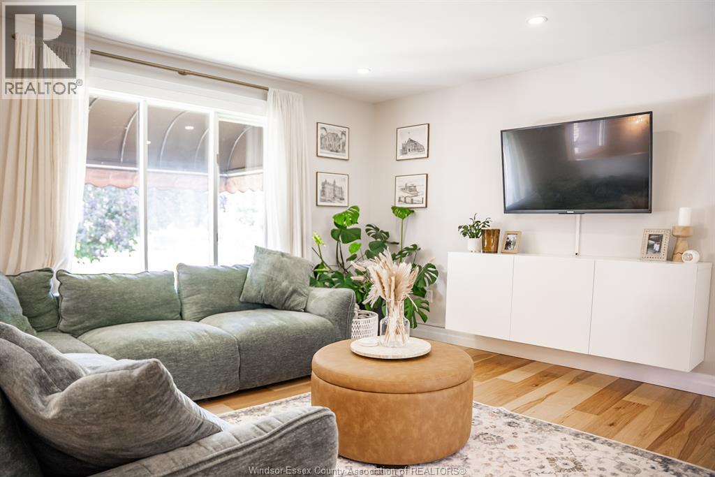 384 AMBERLY CRESCENT - 9