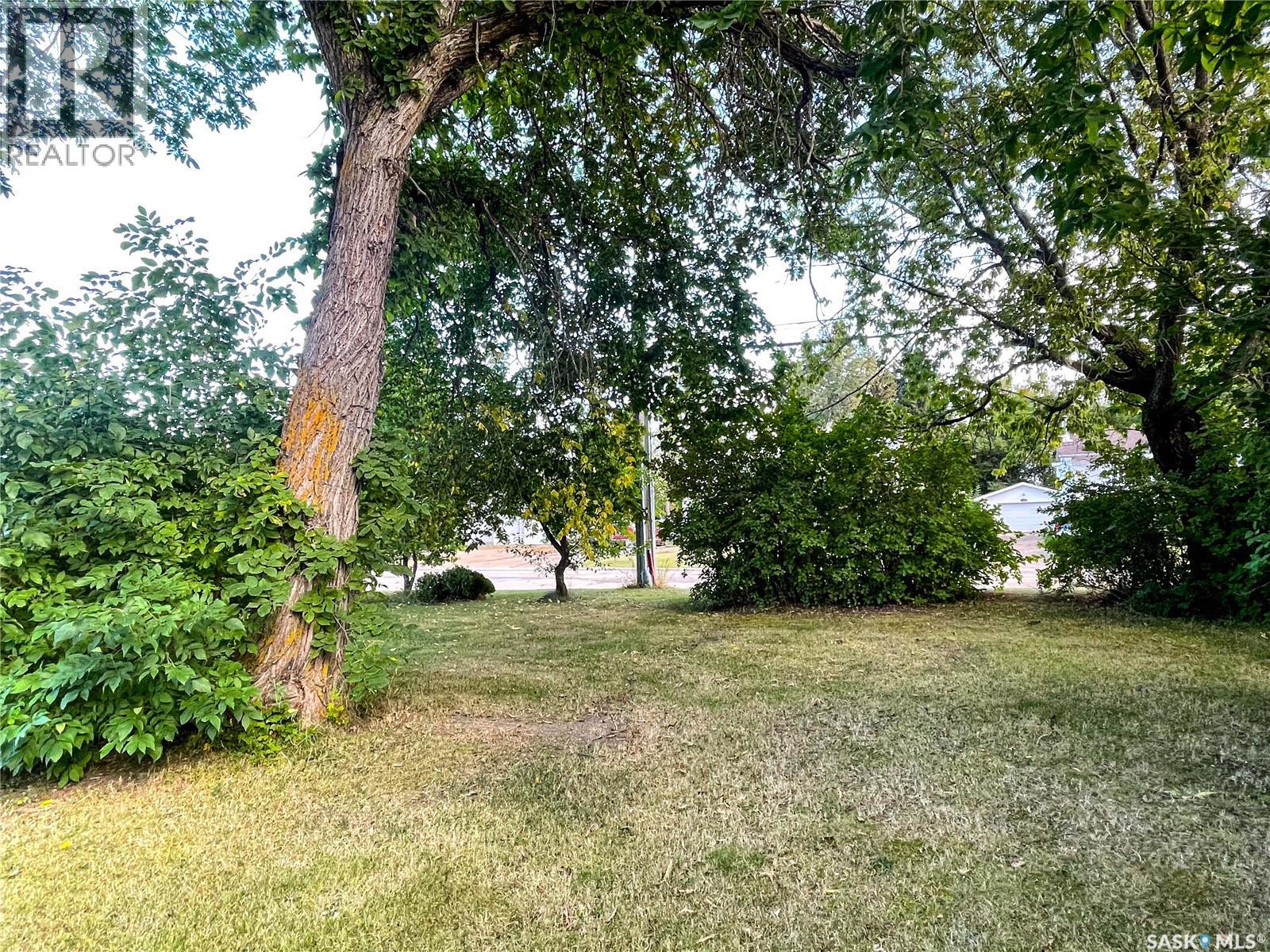211 Centre AVENUE, Meadow Lake — photo 3