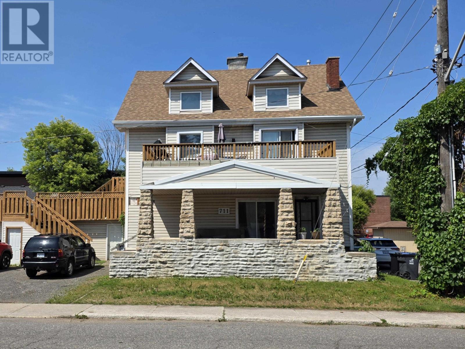 711 Ridgeway Street E - 1
