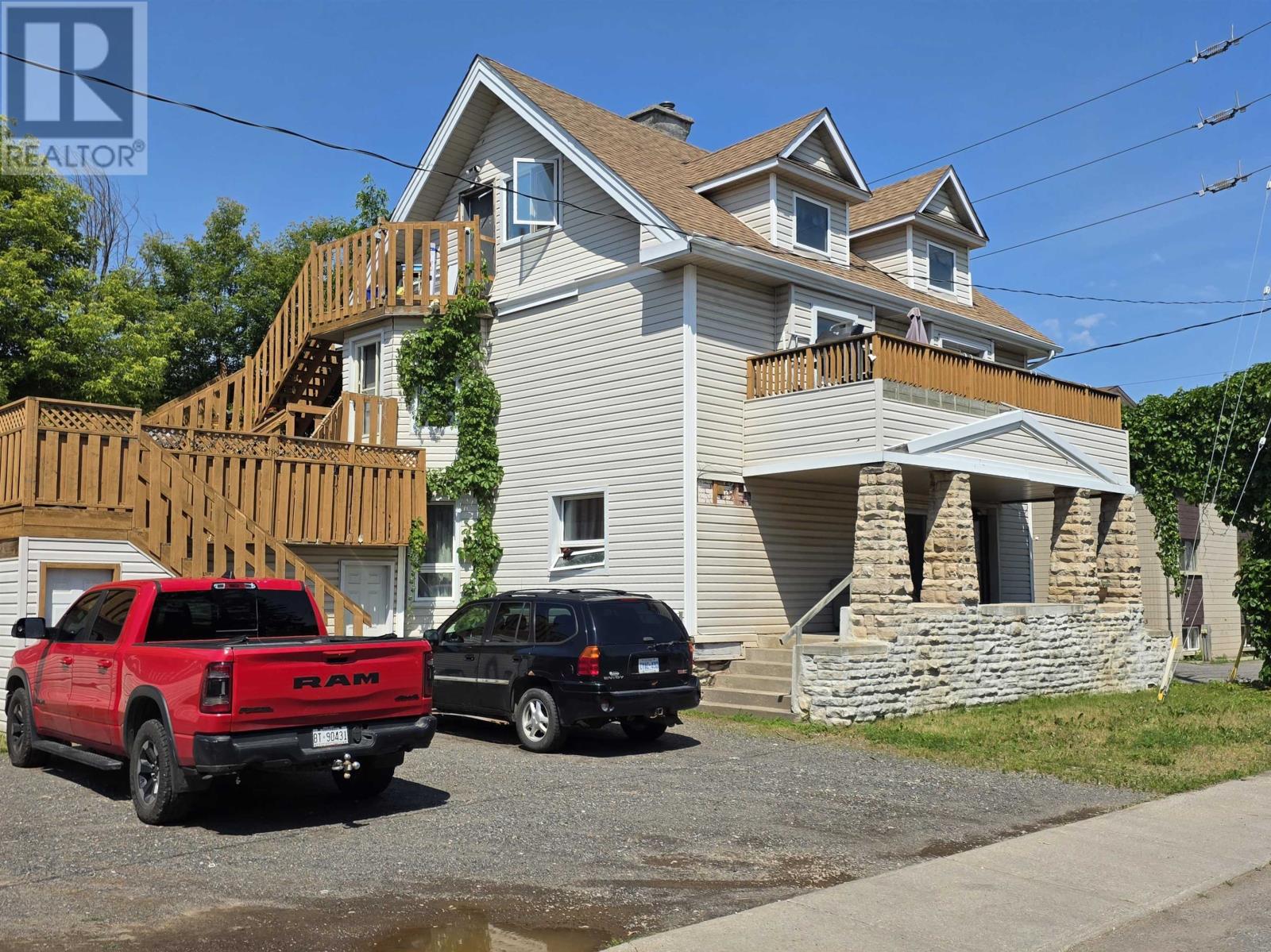 711 Ridgeway Street E - 3