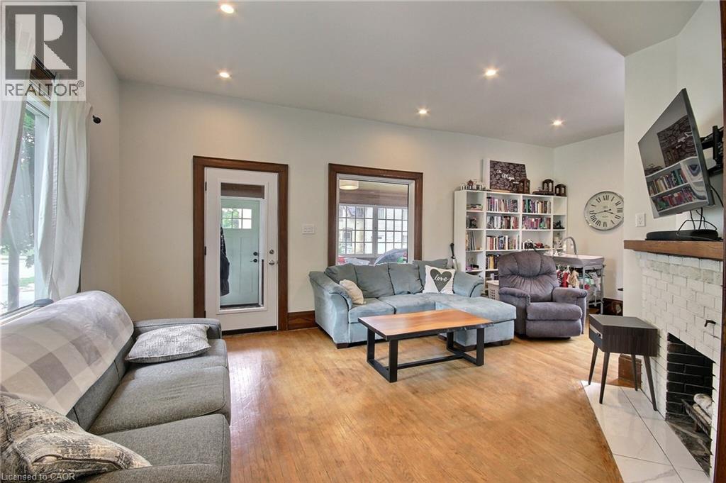 206 UNION Street E - 12