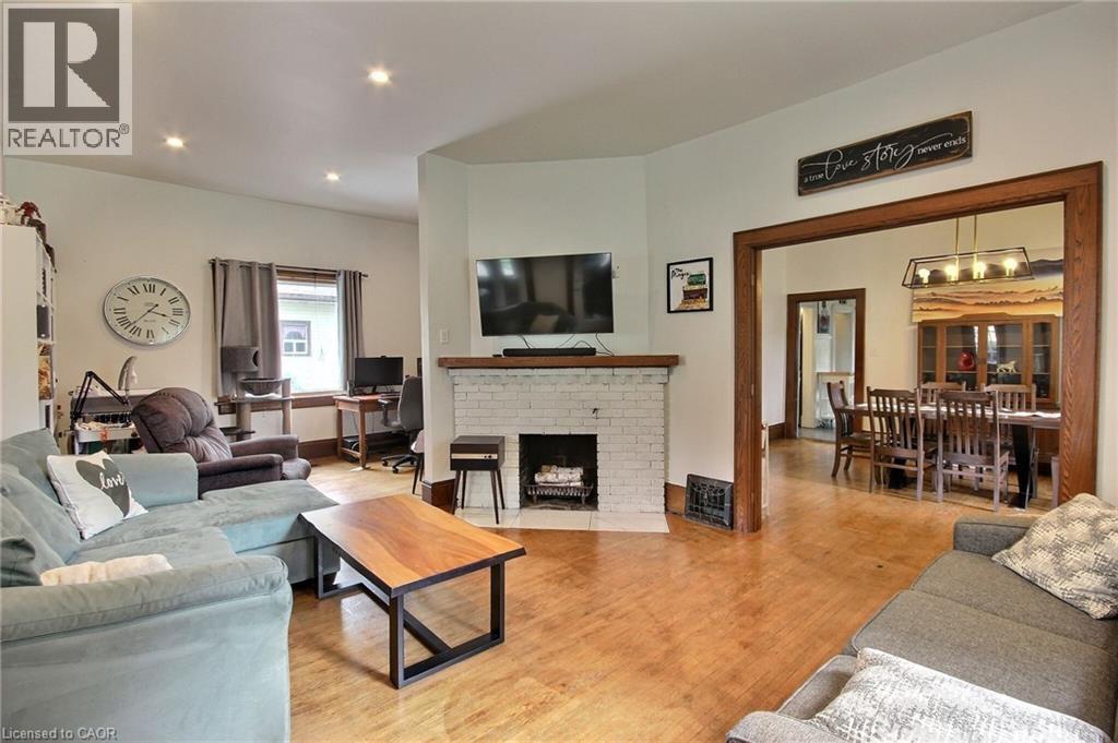 206 UNION Street E - 8