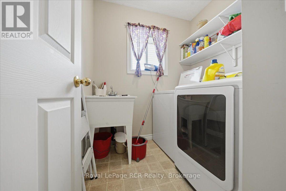 255 2ND AVENUE W - 14