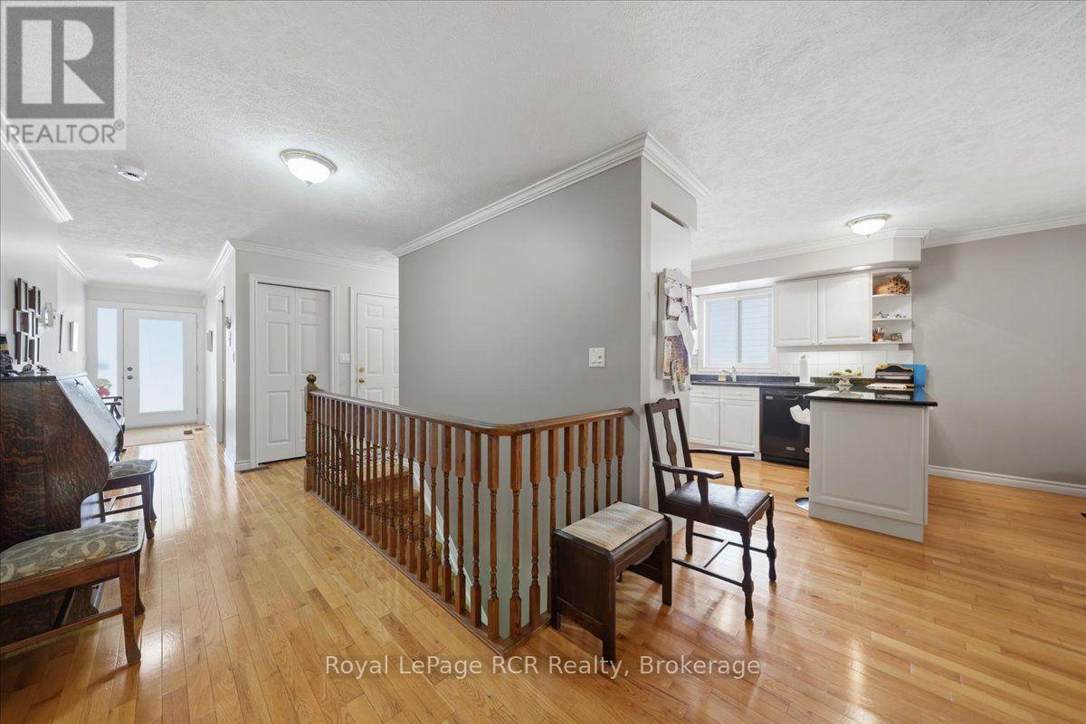 255 2ND AVENUE W - 16