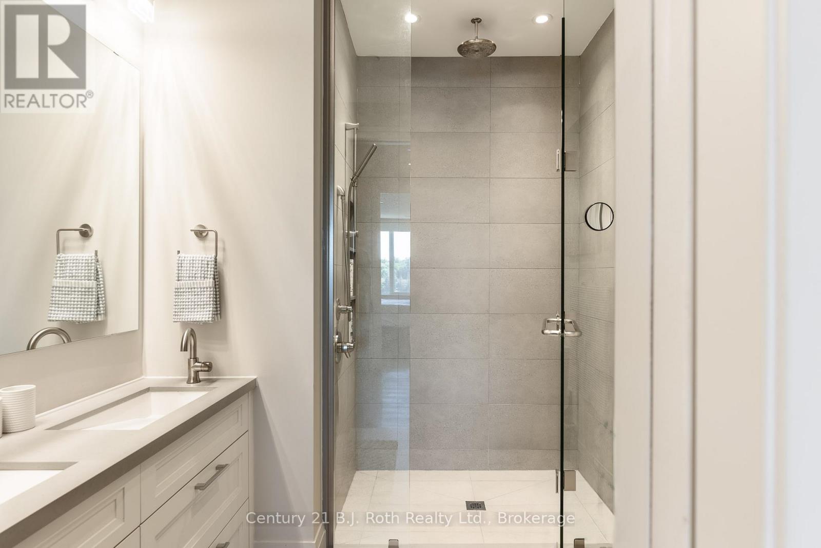 #302 727 GRANDVIEW DRIVE - 22