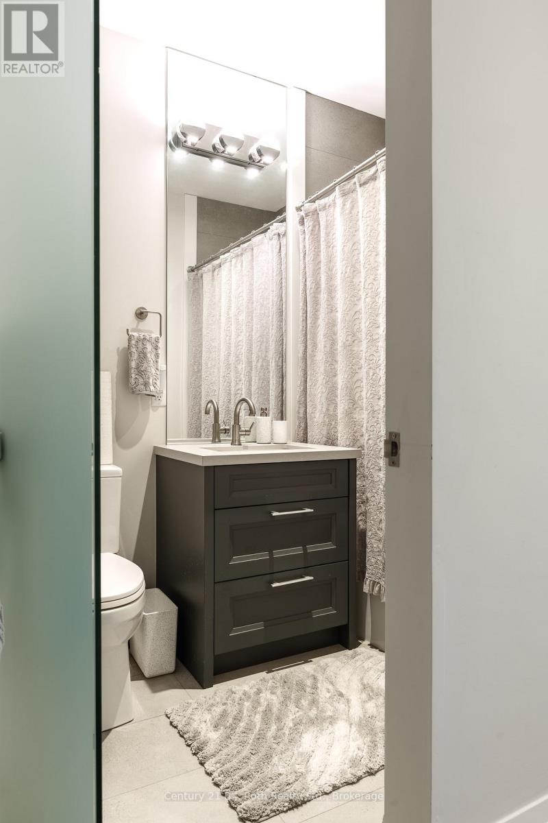 #302 727 GRANDVIEW DRIVE - 25