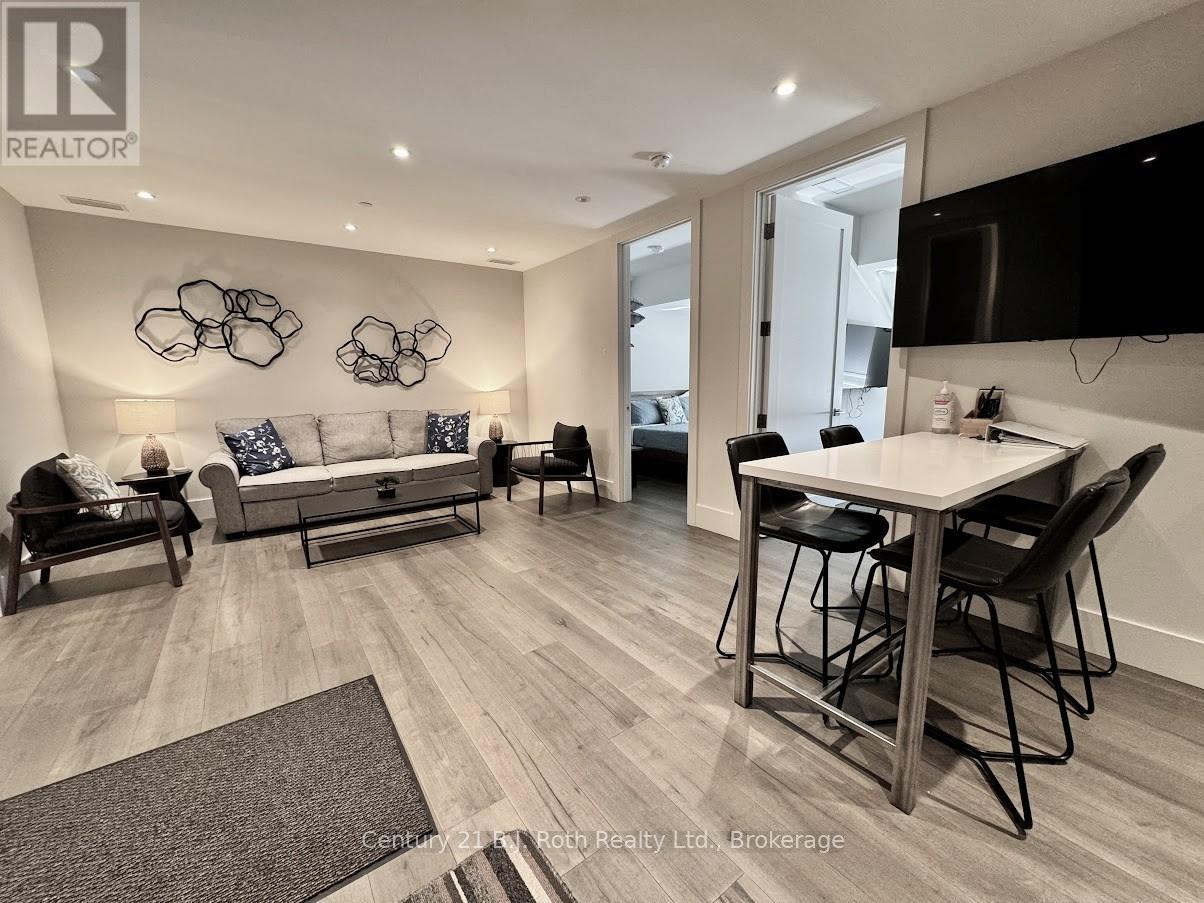 #302 727 GRANDVIEW DRIVE - 37